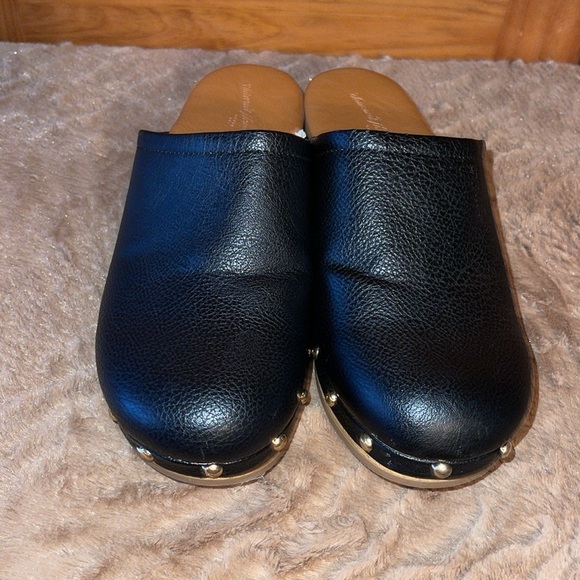 Universal Threads Clogs with gold rivets-excellent condition.Size 6.Comfortable - Picture 2 of 7